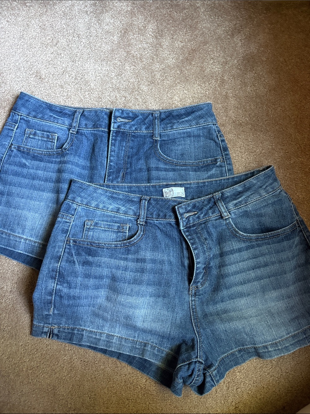 So lot bundle of two 2 juniors Blue Denim Shorts - size 11